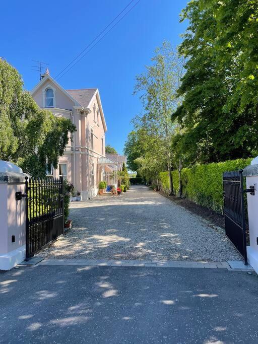 Converted Victorian Coach House On The North Coast Coleraine Extérieur photo