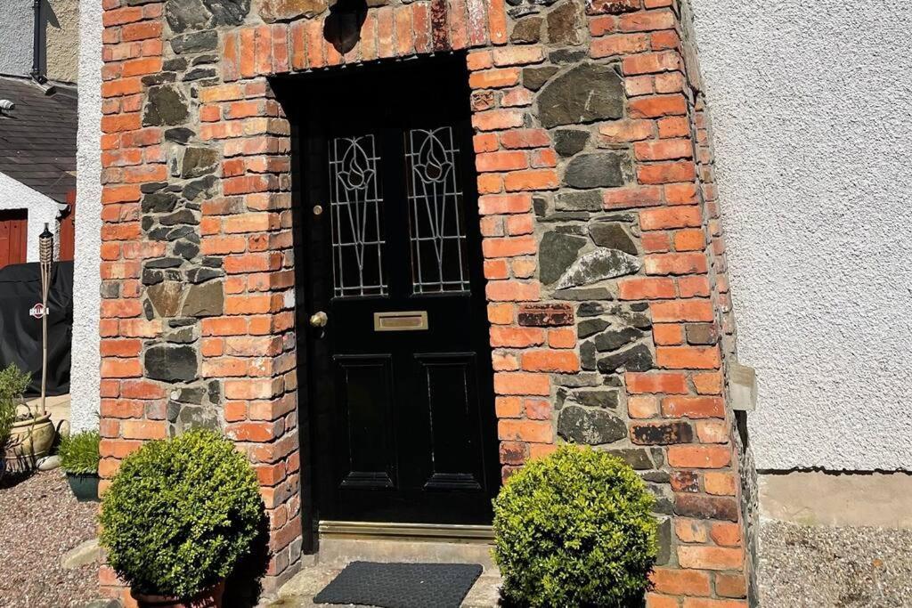 Converted Victorian Coach House On The North Coast Coleraine Extérieur photo